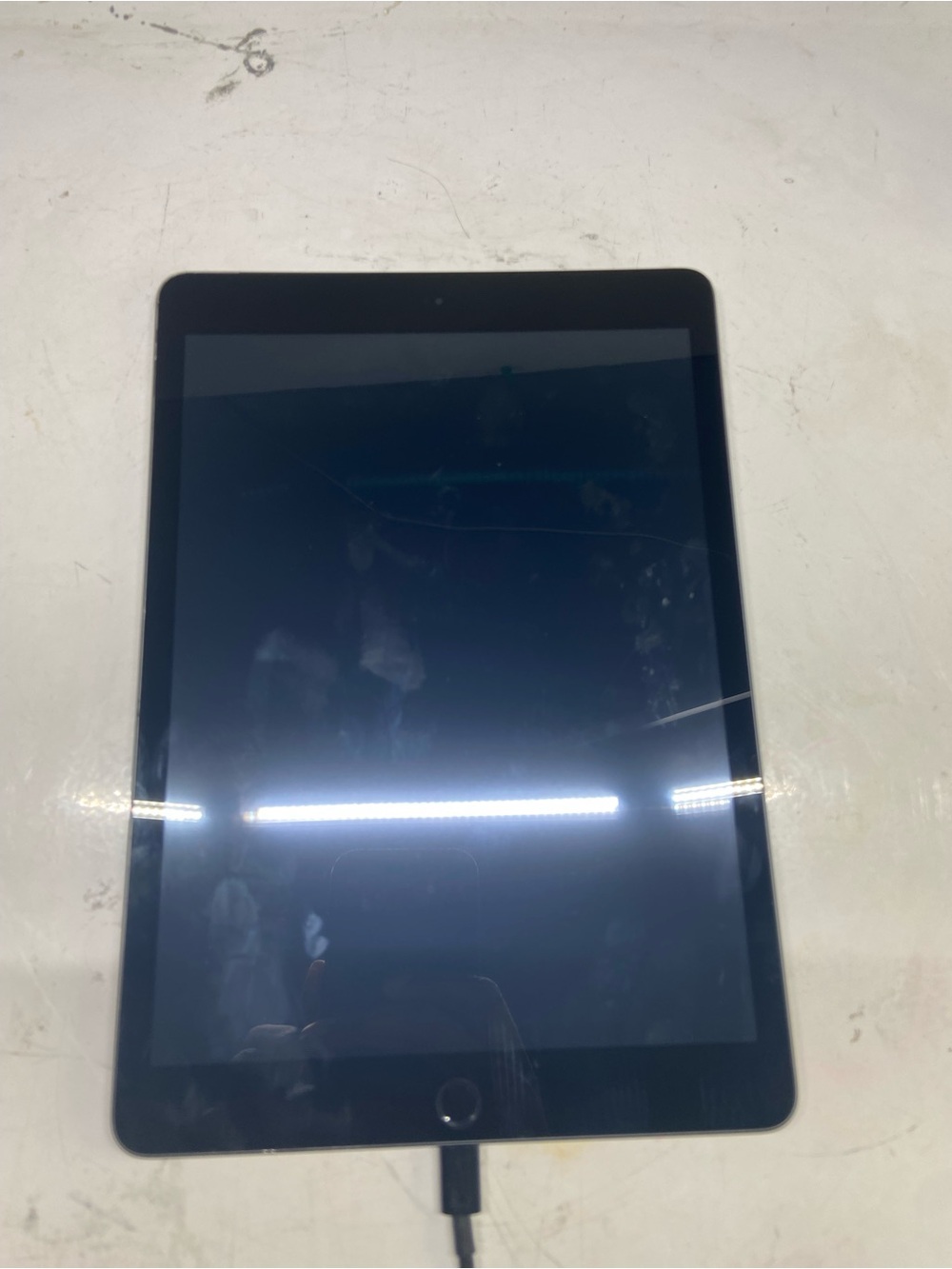 Apple iPad Series A220 Tablet, Gray Color touch doesn’t work